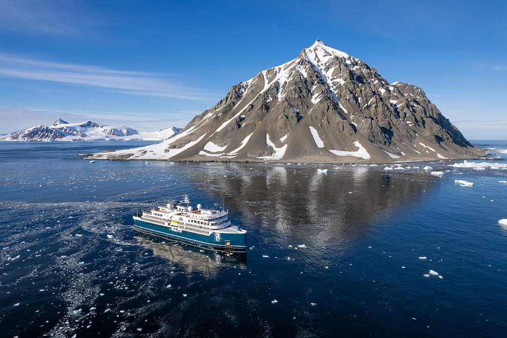 Экспедиционный круиз к Антарктическому полуострову, Фолклендским островам и Южной Георгии на мега-яхте SH Minerva (19 дней)